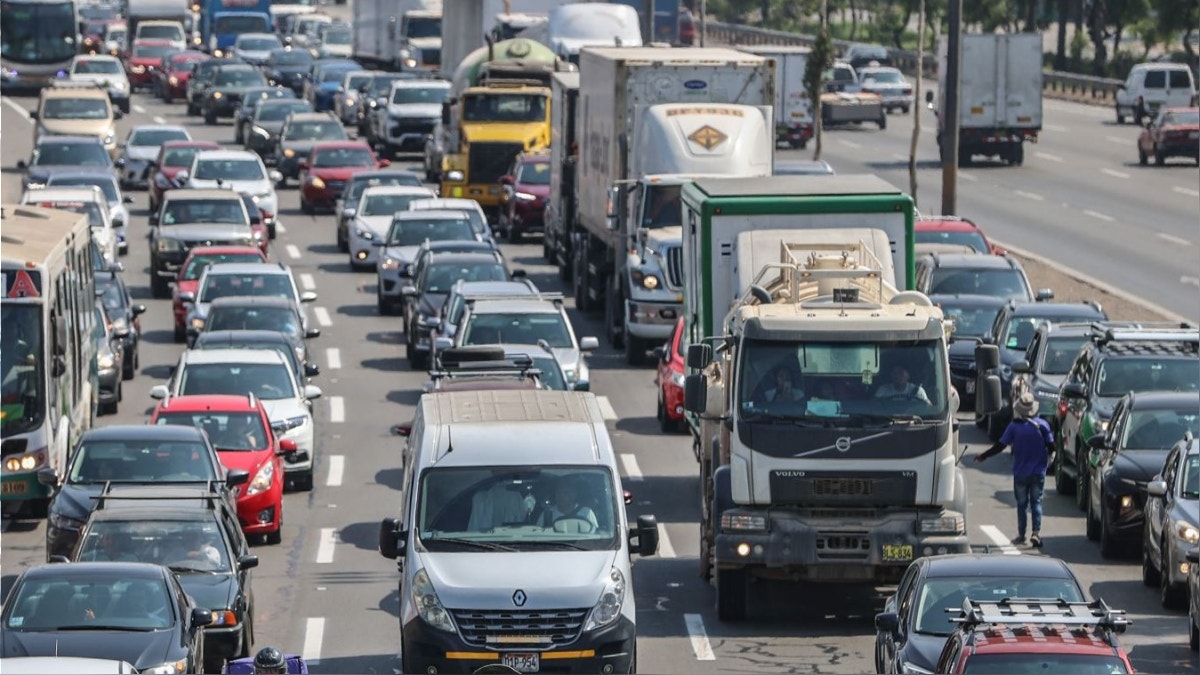 Camiones de carga que transiten por la Panamericana Sur solo podrán circular por el carril derecho