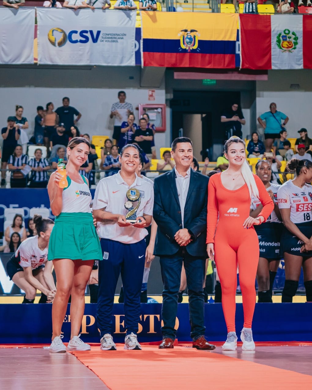 Esmeralda Sánchez fue reconocida como la mejor líbero del sudamericano.