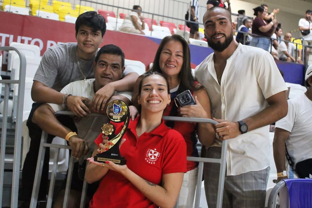 Vigil celebra en familia.