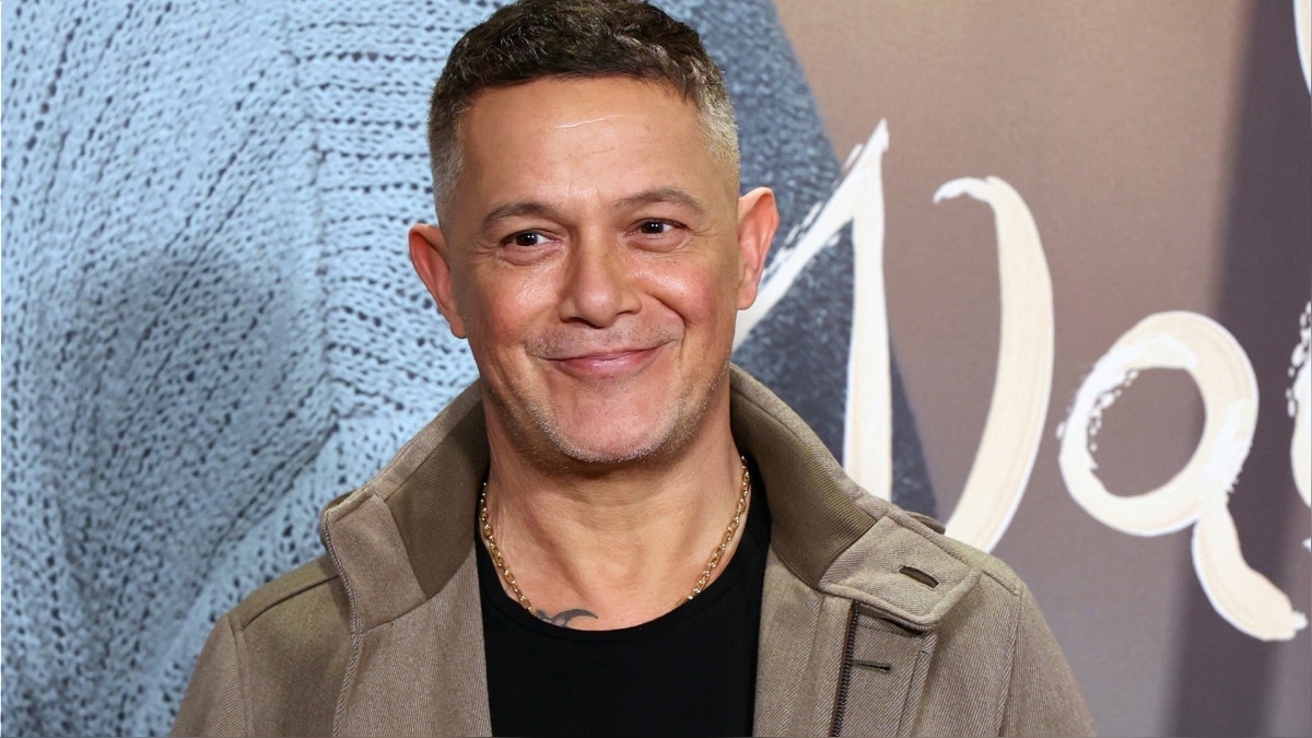 Alejandro Sanz ya está en Perú: así fue el eufórico recibimiento de sus fans [VIDEO]