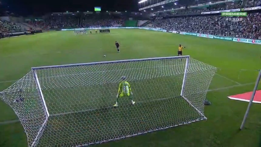 Así fue el gol de Erick Noriega en la tanda de penales.