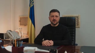 En el cuarto año de guerra, Zelenski recordó que le dijo a Biden que no huiría de Ucrania: “Le contesté que necesitaba armas, no un taxi”