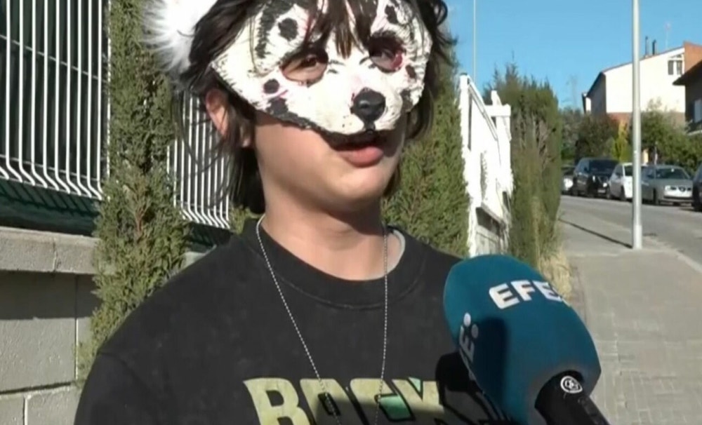 Seguidores de los therians se habían dado cita a través de las redes sociales en la tarde de ayer en el Arc de Triomf (Arco del Triunfo) de Barcelona, pero, finalmente, no aparecieron. Sin embargo, hasta 3 000 curiosos acudieron al lugar para poder ver y grabar con sus móviles a los seguidores de este nuevo fenómeno, que se ha hecho viral en las redes sociales.