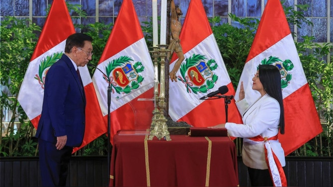 Balcázar toma juramento al gabinete ministerial que presidirá Denisse Miralles