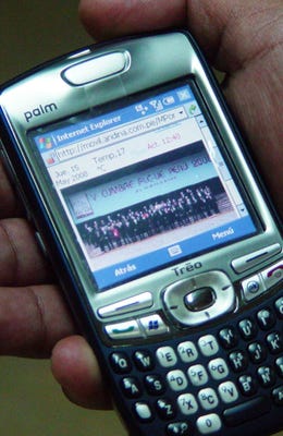 Tercer bloqueo masivo de celulares