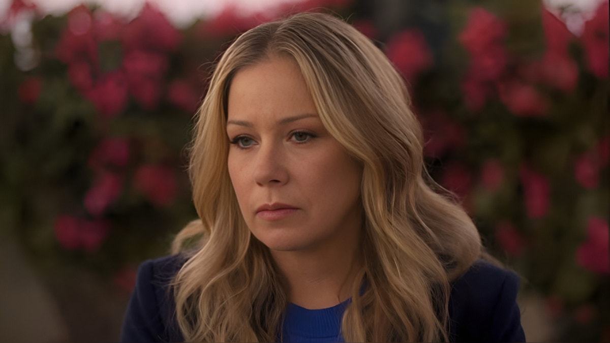 Christina Applegate, confinada en cama por el avance de su esclerosis múltiple, narra su historia en sus memorias