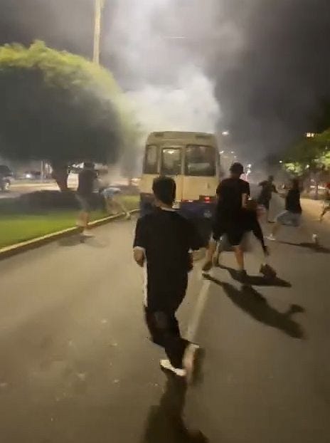 Las imágenes enviadas al Rotafono muestran la magnitud del enfrentamiento.