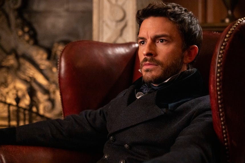 Jonathan Bailey da vida a Anthony Bridgerton en la serie.