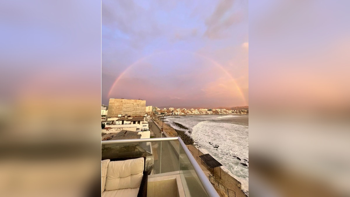Un arcoíris sorprende a limeños en plena tarde de verano [FOTOS]