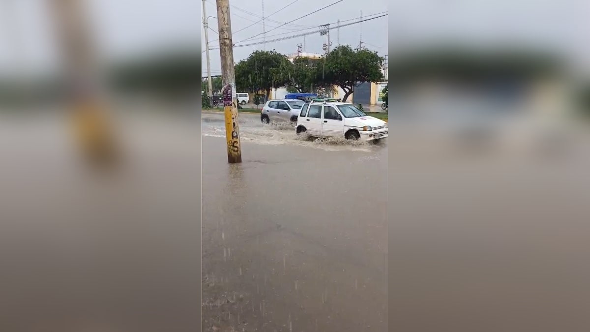 Pobladores exigen ayuda a las autoridades para evacuar las aguas empozadas tras las lluvias. 