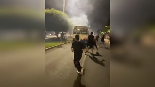 Más de diez heridos en violento enfrentamiento entre presuntos barristas en plena av. La Marina