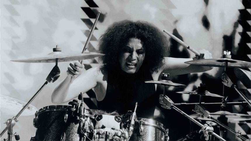 Gisella Giurfa, la percusionista peruana en la gira de Alejandro Sanz.