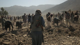 Pakistán bombardea Kabul y declara entrar en 