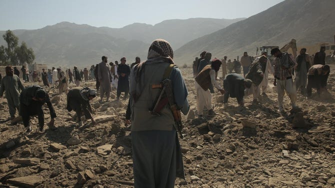 Pakistán bombardea Kabul y declara entrar en 