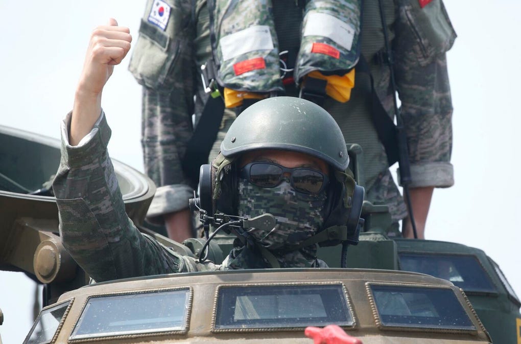 Los ejercicios Cobra Gold comenzaron esta semana en territorio tailandés y se prolongarán hasta el 6 de marzo, nacieron como un ejercicio marítimo bilateral entre EE. UU. y Tailandia y se han convertido en un entrenamiento regional fundamental.