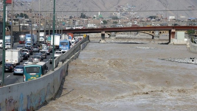 Lluvias intensas en Lima elevan a 