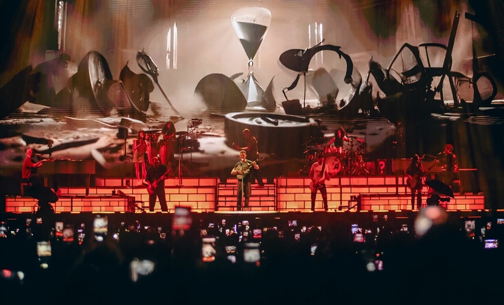 La noche del miércoles, Alejandro Sanz se reencontró con el público peruano luego de tres años de su última visita, en el primero de los dos conciertos programados en el Estadio Nacional como parte de su gira ¿Y ahora qué?.