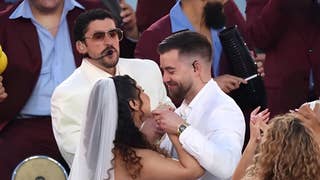 Boda inolvidable: la historia que llevó a una pareja a casarse durante el show de Bad Bunny en el Super Bowl