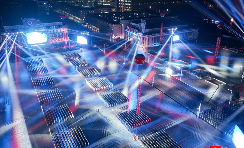 Las imágenes difundidas este jueves por la agencia estatal KCNA muestran a la joven, quien se cree que podría llamarse Ju-ae o Ju-hae y tener alrededor de 13 años, junto con su padre en la tribuna observando el desfile.