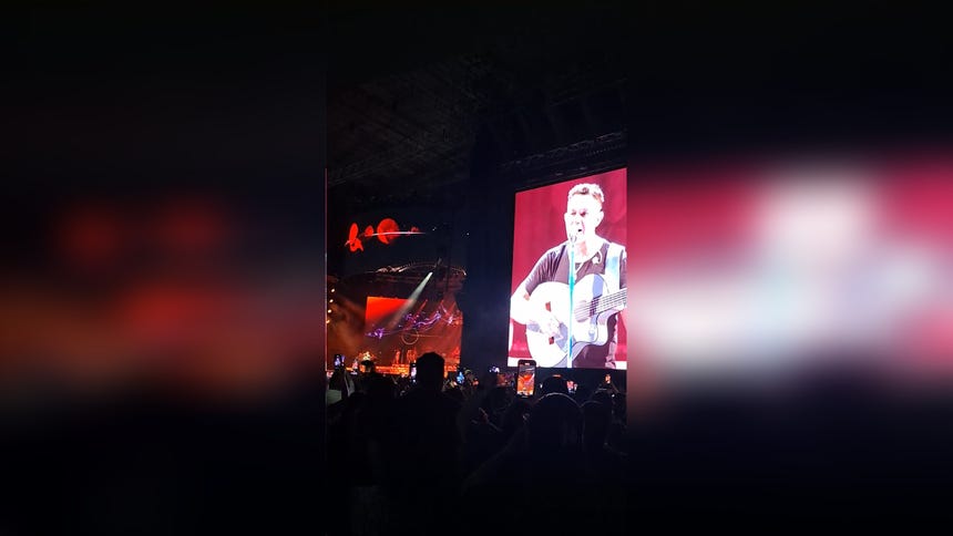 Alejandro Sanz despide su concierto en Lima con su tema Corazón partio