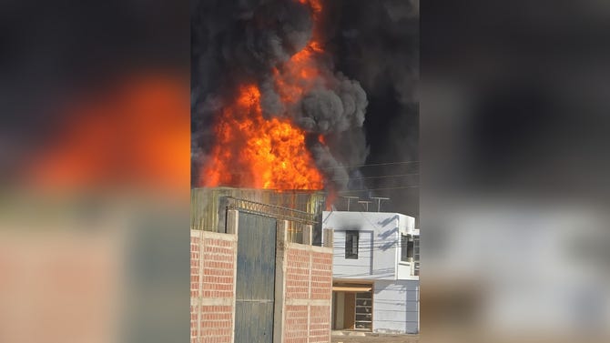 Tacna: incendio de gran magnitud consume planta de aceite en La Yarada-Los Palos [VIDEO]