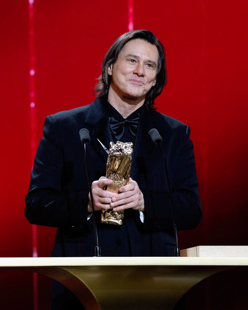 Jim Carrey reapareció en público para recibir el Cesar de honor por la Academia francesa.
