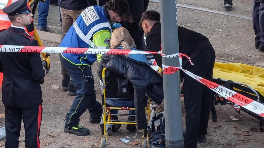 Aumentan a dos los muertos en el descarrilamiento de un tranvía en el centro de Milán