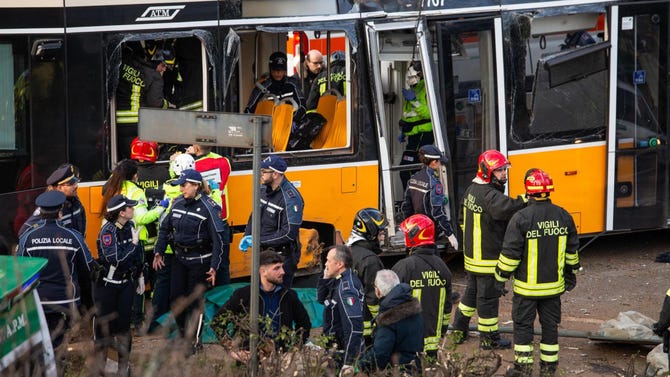 Italia: un muerto y decenas de heridos en el descarrilamiento de un tranvía en el centro de Milán