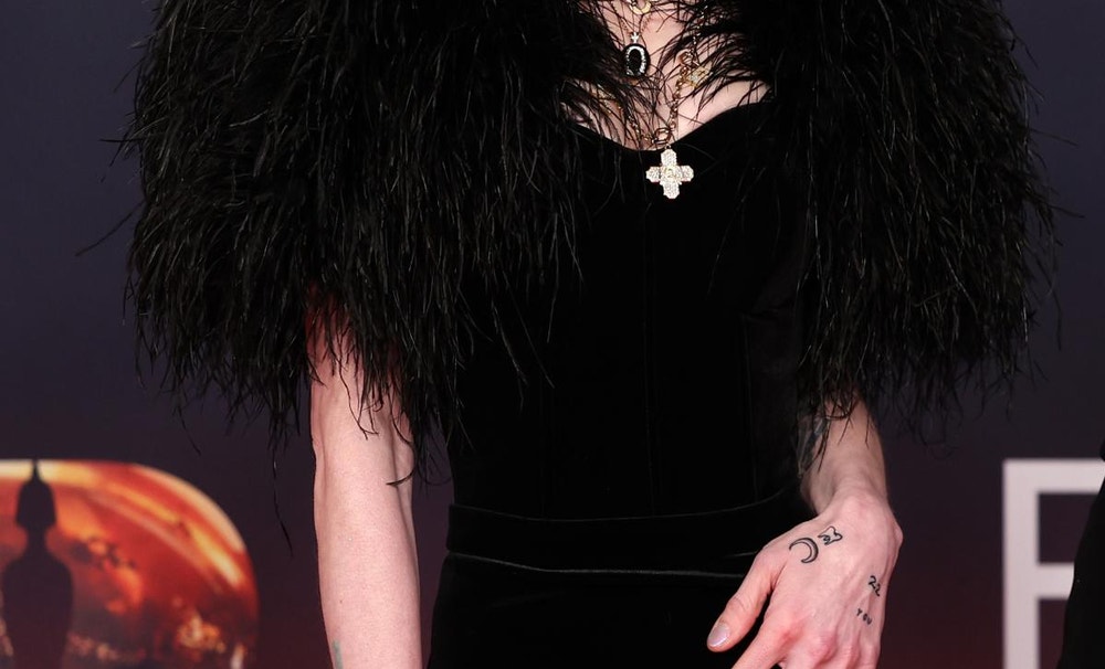 La cantante y actriz británica Kelly Osbourne, reconocida mundialmente por ser la hija del legendario rockero Ozzy Osbourne y la manager Sharon Osbourne.