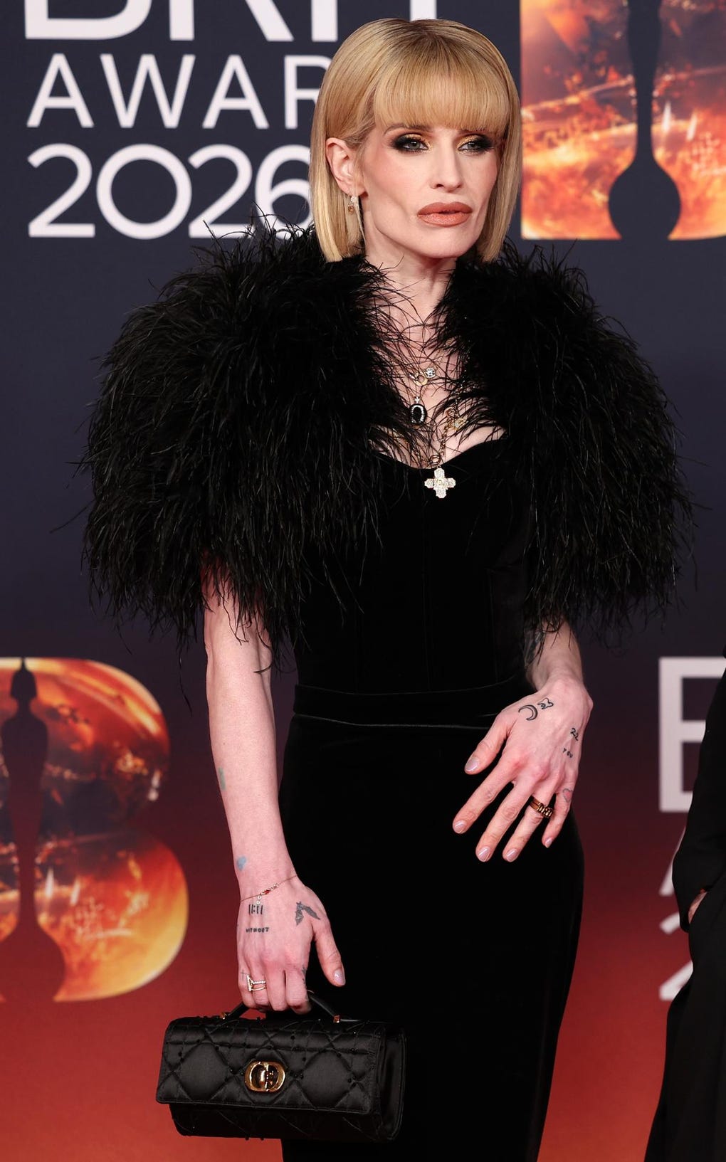 La cantante y actriz británica Kelly Osbourne, reconocida mundialmente por ser la hija del legendario rockero Ozzy Osbourne y la manager Sharon Osbourne.