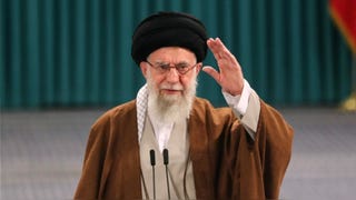 La hija y el nieto de Alí Jamenei murieron en ataque contra Irán, según agencia iraní FAR