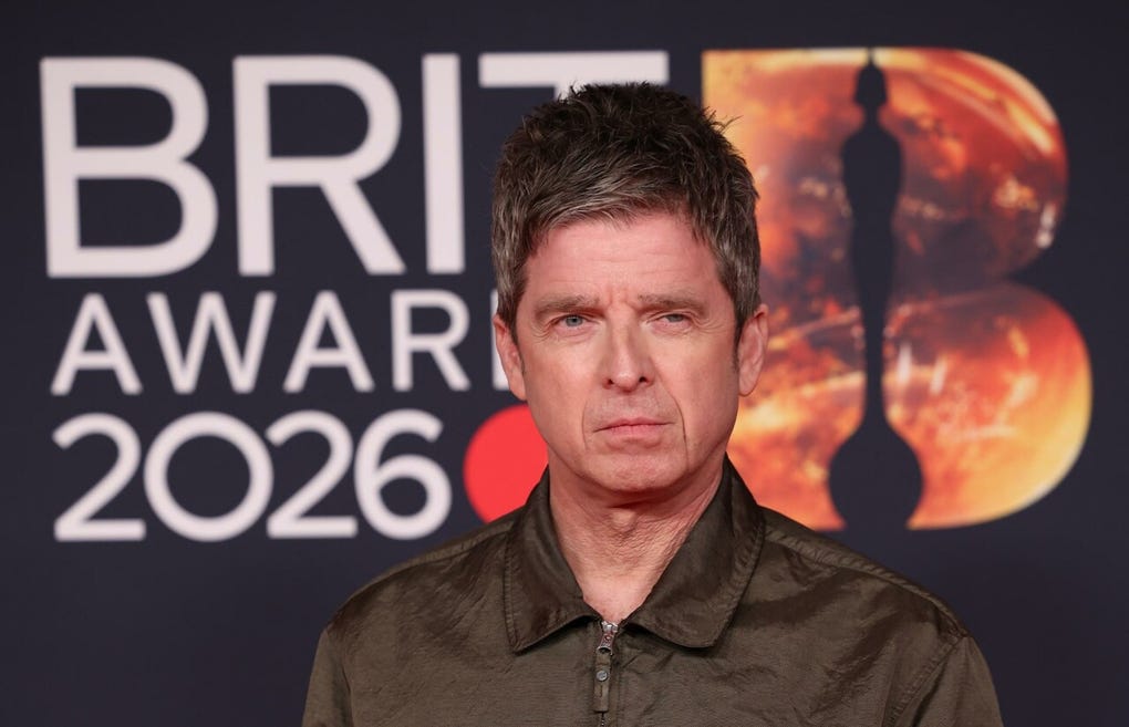 Noel Gallagher fue galardonado como <strong data-complete=true>Compositor del Año</strong> en los Brit Awards 2026, una ceremonia histórica celebrada en el Co-op Live de <strong data-complete=true>Manchester</strong>, marcando la primera vez en casi 50 años que los premios salen de Londres.