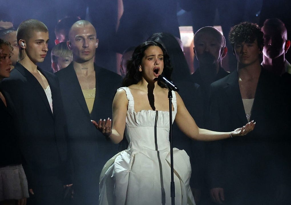 Rosalía hizo una presentación durante la gala de los Brit Awards 2026 en el Co-op Live Arena de Mánchester, Reino Unido.