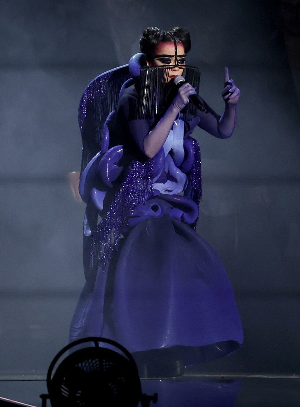 La aparición de Björk en los Brit Awards 2026 fue la gran sorpresa de la noche.