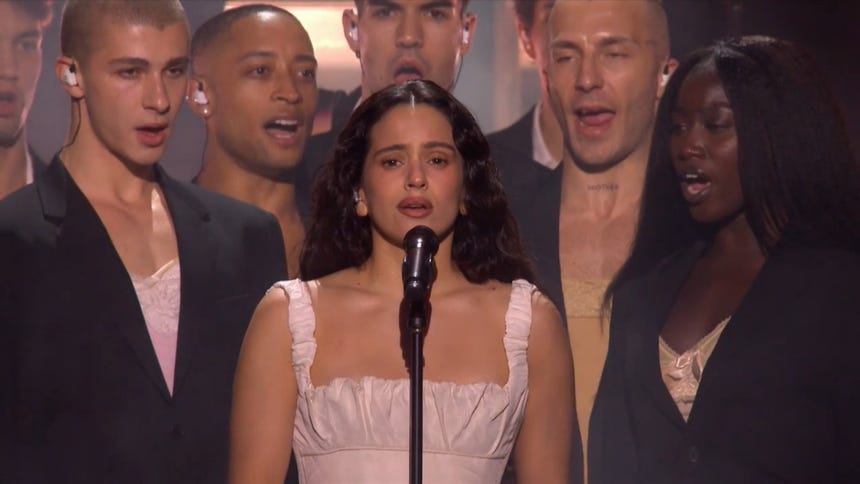 Rosalía impacta en los Brit Awards 2026 con Björk como invitada especial