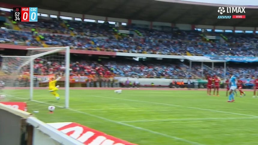 Así fue el penal que erró Christofer Gonzáles.