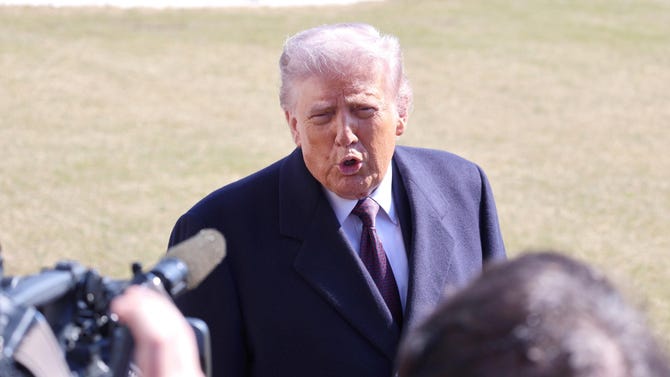 Trump afirma que todo el mando militar de Irán 