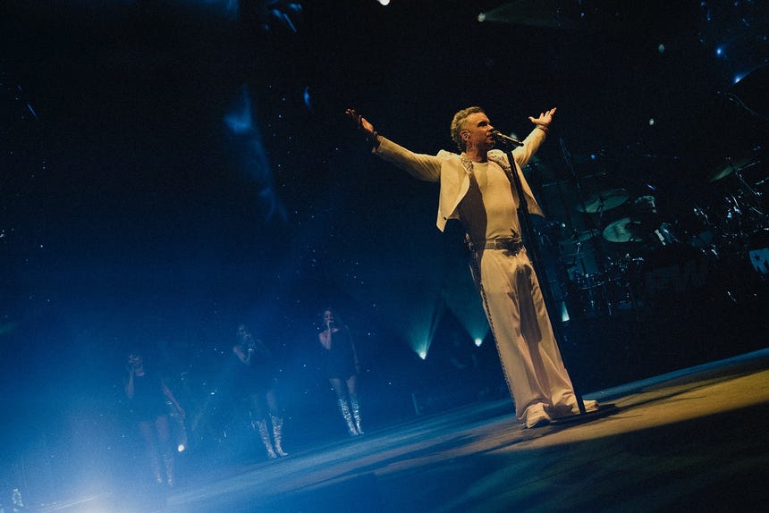 Entre los mayores éxitos de Robbie Williams destacan himnos como 'Angels', 'Rock DJ' y 'Supreme'.