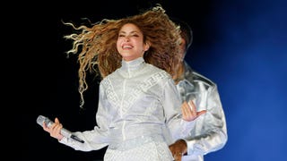 Shakira rompe récord al reunir a más de 400 mil personas en concierto gratuito en el Zócalo de la ciudad de México