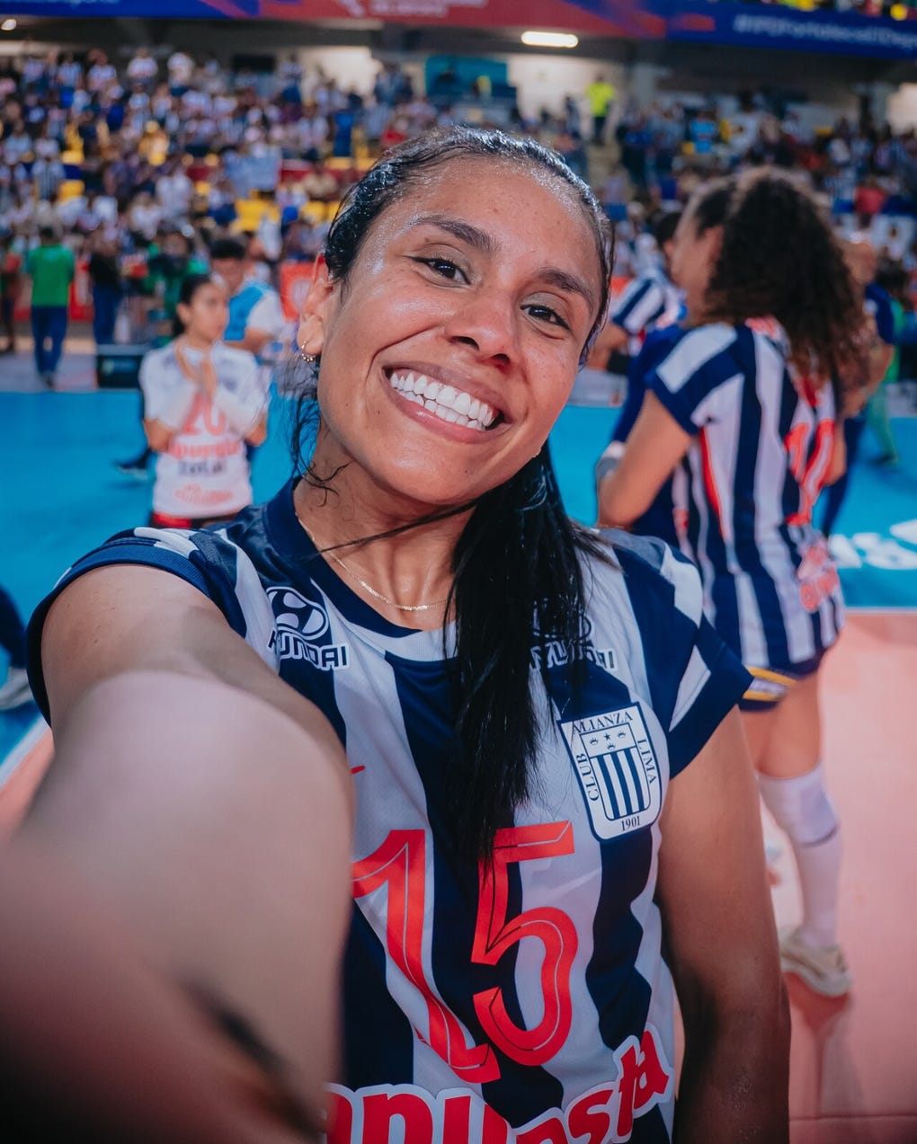 <strong>Alianza Lima,</strong> que llegó en el primer lugar del certamen ante Universitario y supo hacer prevalecer su cindición de líder para imponerse por 25-22, 17-25, 25-19 y 25-13 en el Polideportivo Lucha Fuentes, ubicado en Villa El Salvador