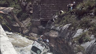 Choque entre camioneta y una miniván deja cinco fallecidos y cuatro heridos en el distrito de San Mateo