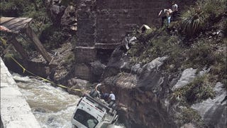 Choque entre camioneta y una miniván deja cinco fallecidos y cuatro heridos en el distrito de San Mateo