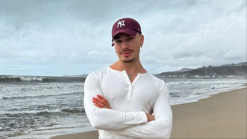 El famoso maquillador Alexis Stone se atribuyó una supuesta transformación de Jim Carrey en París.