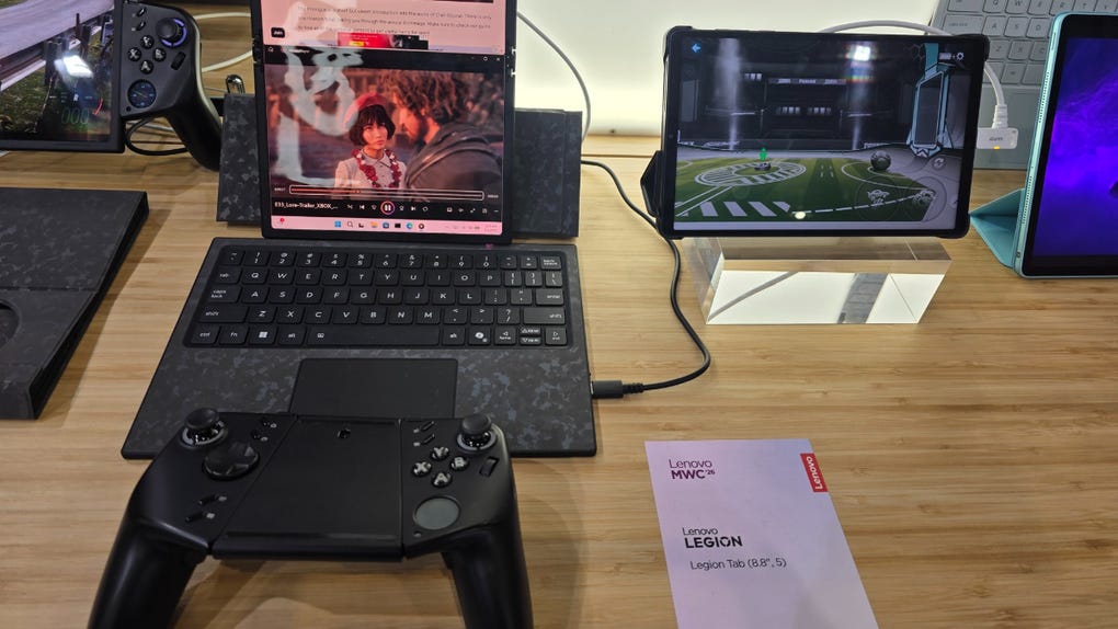 Lenovo presenta desde laptops 3D a una consola plegable en el MWC 2026