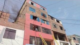 El Agustino: un incendio afecta inmueble en el cruce de la avenida 9 de octubre y el jirón Chiquian