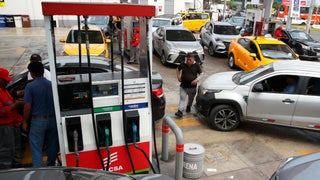 Ministro de Energía y Minas pide a taxistas usar gasolina y GLP para brindar servicio: “Tendrán que subir el precio”