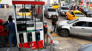 Ministro de Energía y Minas pide a taxistas usar gasolina y GLP para brindar servicio: “Tendrán que subir el precio”