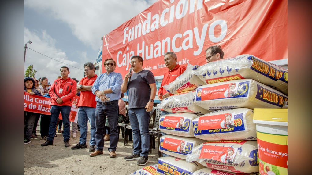 Entrega de más de 20 toneladas de víveres no perecibles a 10 ollas comunes en Cayma Alta y Yura, en beneficio de familias afectadas por las lluvias. 