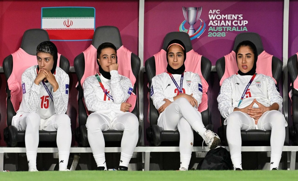 La clasificación de la selección persa a la Copa Femenina de Asia, la primera desde 2002, ha sido celebrada por activistas que defienden la igualdad de género, especialmente por la opresión que impone el régimen iraní a las mujeres, como el uso obligatorio del velo en espacios públicos.