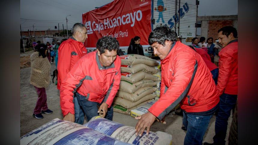 Más de 1200 damnificados acceden a alimentación diaria a través de las ollas comunes reforzadas tras la emergencia climática. 